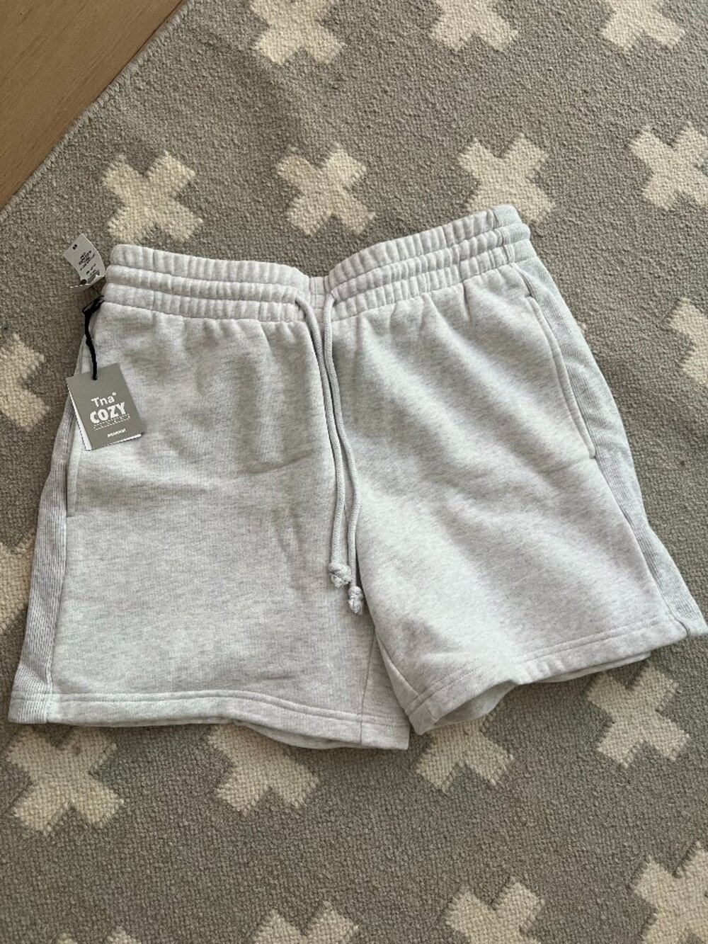 NWT Aritzia TNA Cozy Fleece Boyfriend Sweatshorts Heather Cloud Grey Medium